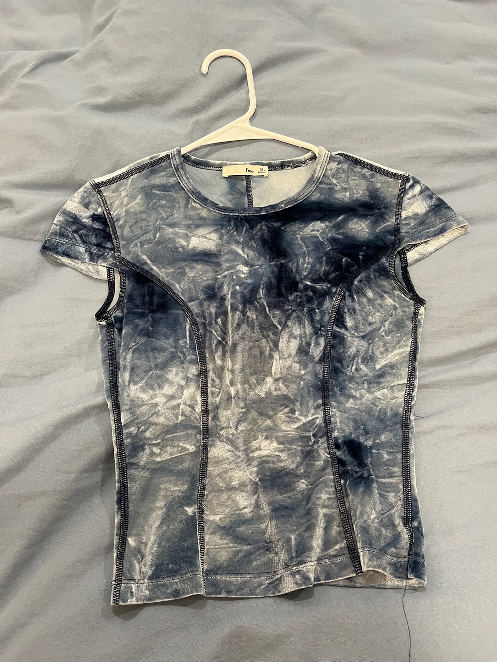 Aritzia Navy and White Tie-Dye Short Sleeve Crew Tee